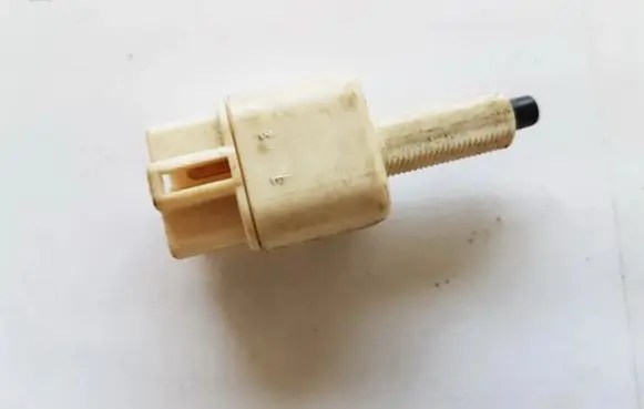 Toyota Avensis T250 Brake pedal sensor switch 2701 270-1