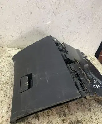 Opel Astra J Glove box