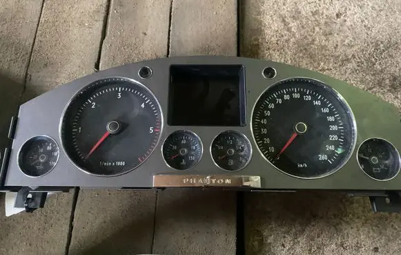 Volkswagen Phaeton Speedometer (instrument cluster) RB8 3D0920882F