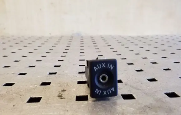 Volkswagen Tiguan AUX in-socket connector 5M0035724