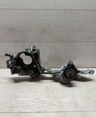 Volkswagen PASSAT B8 Generator/alternator bracket 05L903143