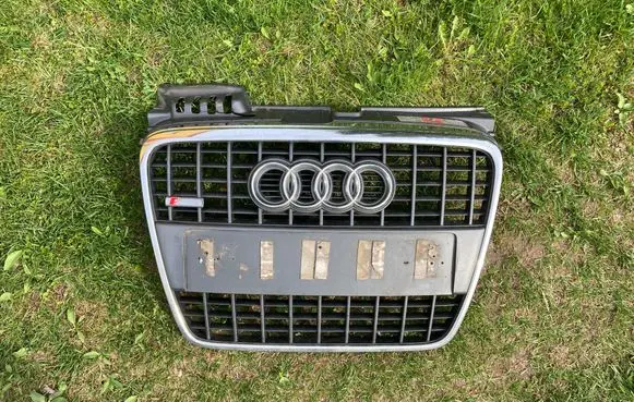 Audi A4 S4 B7 8E 8H Front grill 8E0853651M