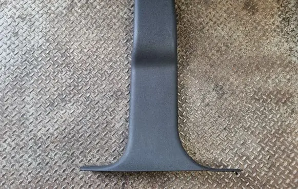 (B) pillar trim (bottom)