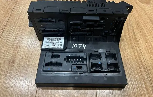 Mercedes-Benz E W211 SAM control unit 2115454301