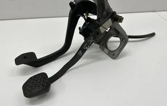 BMW X3 E83 Pedal assembly 2229128