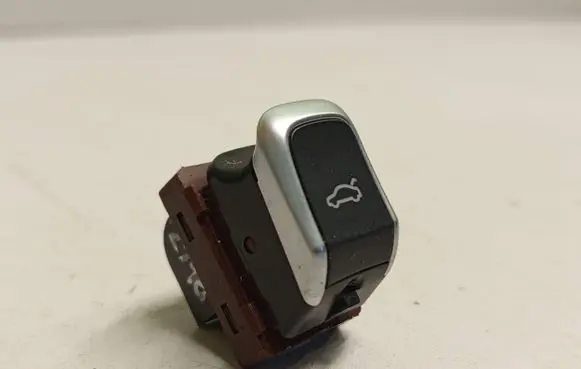 Audi A4 S4 B8 8K Tailgate opening switch 8K0959831