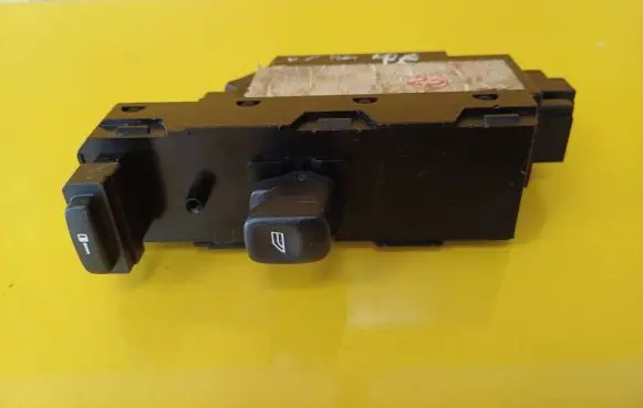 Volvo XC70 Electric window control switch 30739981