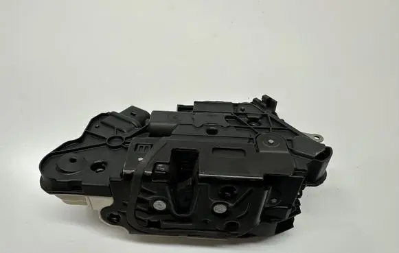 Volkswagen Amarok Front door lock 5N1837015F