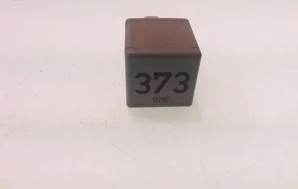 Volkswagen PASSAT B5 Other relay 8D0951253A 373