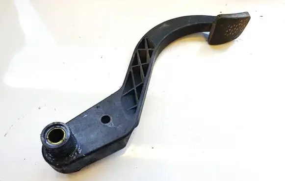 Opel Astra H Clutch pedal 