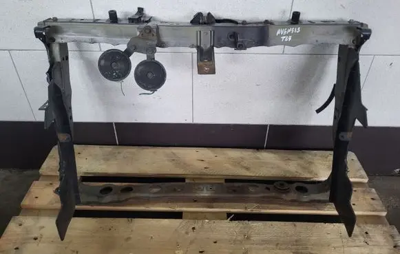 Toyota Avensis T270 Radiator support slam panel