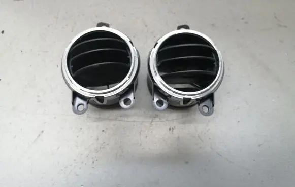 Chrysler PT Cruiser Dash center air vent grill