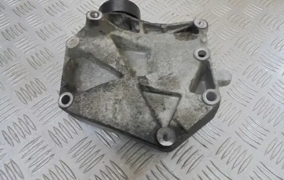 Opel Zafira B Generator/alternator bracket 