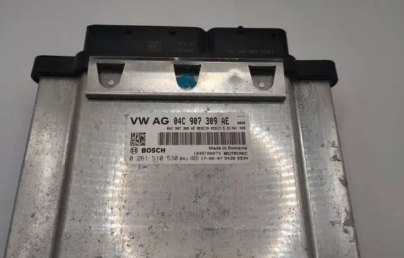 Skoda Fabia Mk3 (NJ) Engine control unit/module 04C907309AE 0261S10530