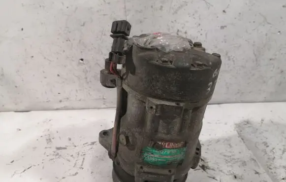 Volkswagen Golf III Air conditioning (A/C) compressor (pump) 1H0820803D