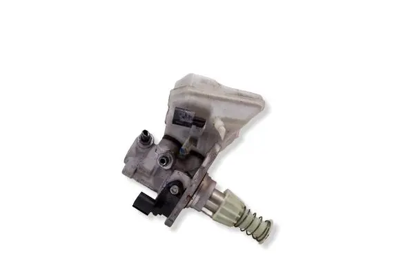 Volkswagen Touareg III Master brake cylinder 8W0611301