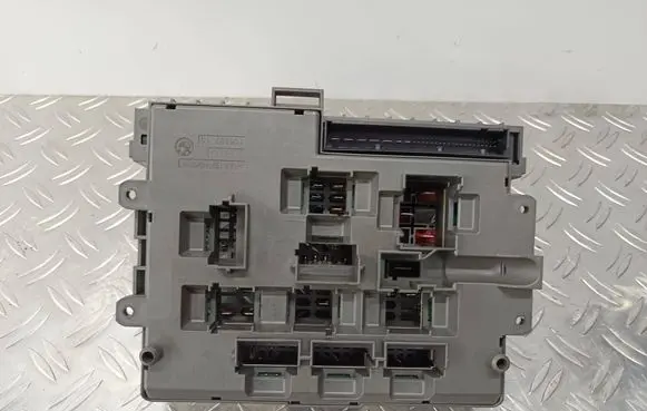 BMW 1 E81 E87 Comfort/convenience module 9160189 106818 0905