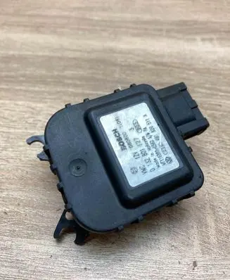 Audi A6 S6 C5 4B Air flap motor/actuator 4B1820511A 0132801127