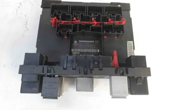Volkswagen Golf V Central body control module 1K0937049J