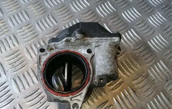 Volkswagen Touran I Throttle valve 03G128063A