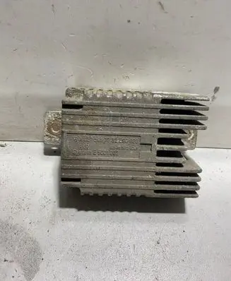 Mercedes-Benz E W210 Fan control module A0275457732 77325S6000