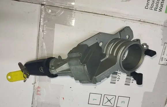 Opel Zafira B Ignition lock N0501881