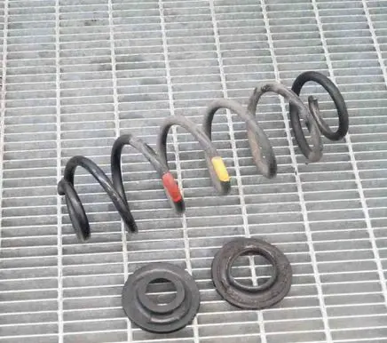 Toyota Prius (XW50) Rear coil spring