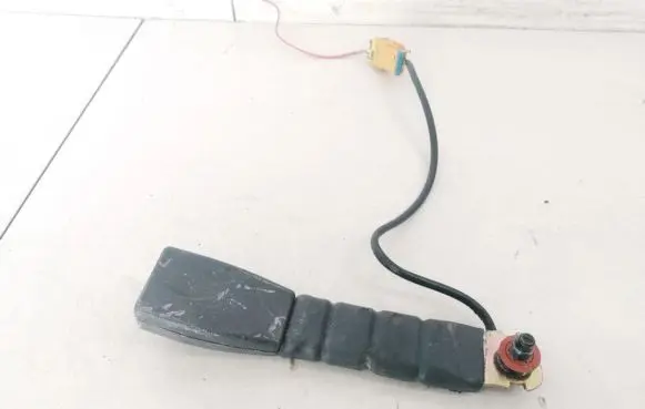 Hyundai Elantra Front seatbelt buckle