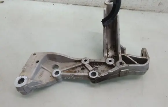Volkswagen Golf Plus Front lower control arm/wishbone 1K0199295E