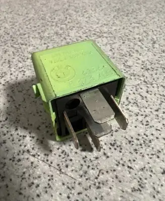 BMW 5 E39 Other relay 8373700