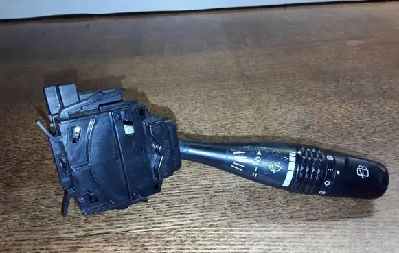 Mitsubishi Lancer Wiper control stalk 17B153