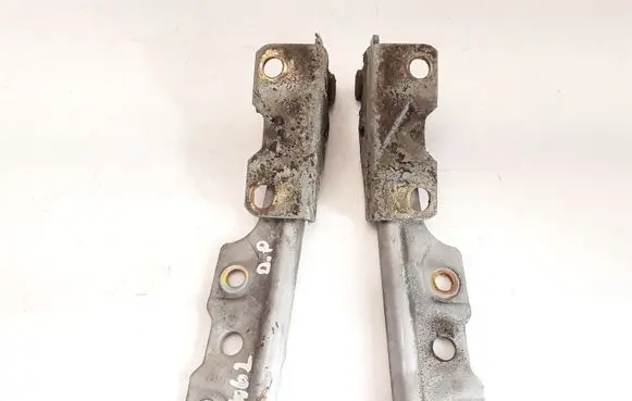 Mitsubishi Lancer Engine bonnet/hood hinges