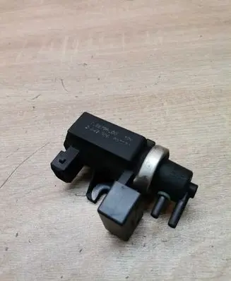 BMW 5 E39 Vacuum valve 2247906 72279600