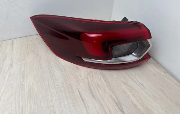 Opel Insignia B Rear/tail lights YR00147980 L0L0690E001Y 20590101