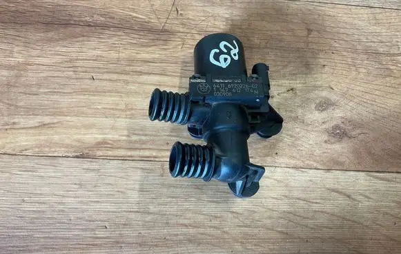BMW 5 E60 E61 Coolant heater control valve 6920226 030908 1147412174
