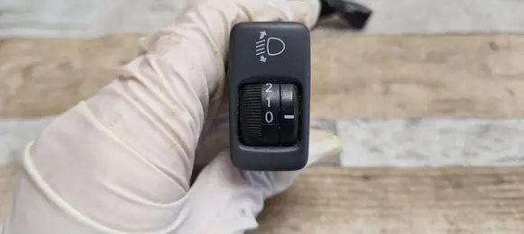Toyota Previa (XR30, XR40) II Headlight level height control switch