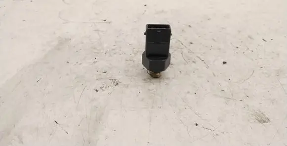 BMW 3 E90 E91 Oil pressure sensor 987098986 V20730239