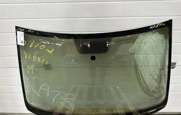 Volkswagen Polo V 6R Front windscreen/windshield window 