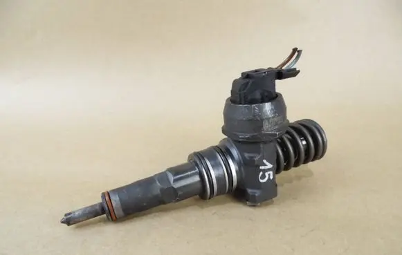 Volkswagen Golf IV Fuel injector 0414728037 038130073AJ