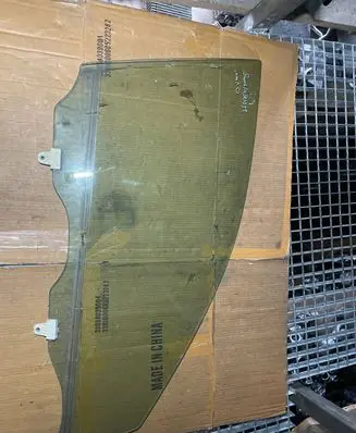 Nissan Murano Z50 Front door window glass four-door
