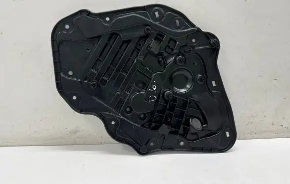 Rear window lifting mechanism without motor
