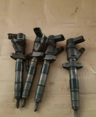 Renault Laguna II Fuel injector 0445110229