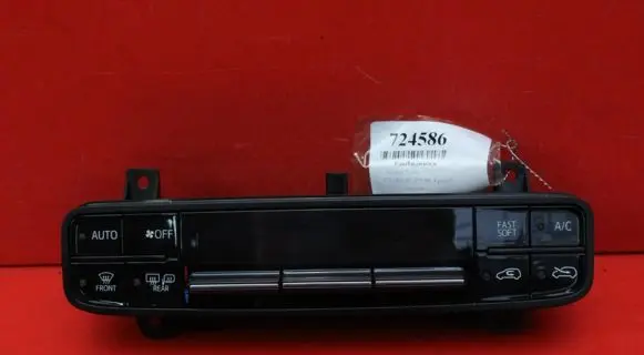 Toyota Auris E180 Climate control unit 55900-02C60