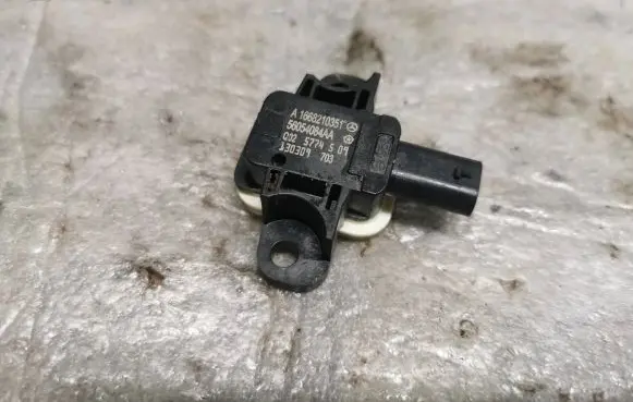 Mercedes-Benz B W246 W242 Airbag deployment crash/impact sensor A1668210351 56054084AA Q025774509