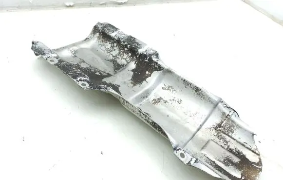 Center/middle under tray cover