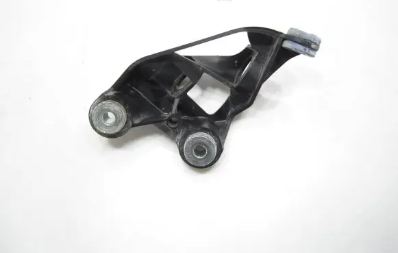 Volkswagen Tiguan Gear shift cable bracket 3Q0711789
