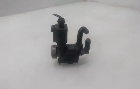 Volkswagen Touran I Turbo solenoid valve 1K0906283A