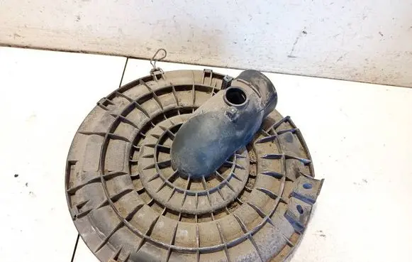 Toyota Hilux (AN10, AN20, AN30) Air filter box