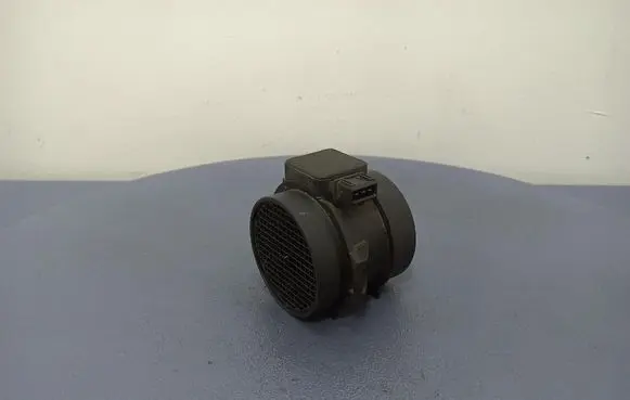 BMW 5 E39 Mass air flow meter 16072