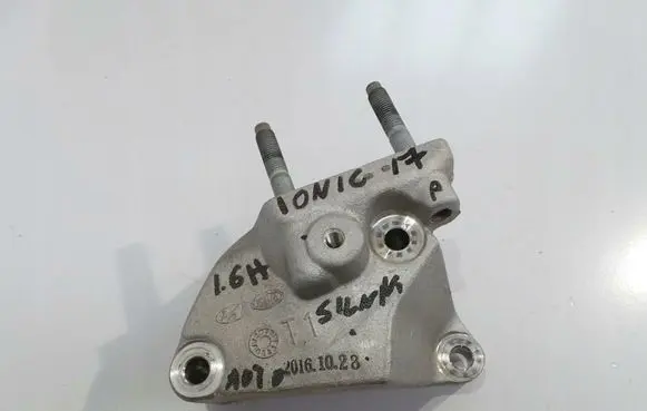 Hyundai Ioniq Engine mounting bracket